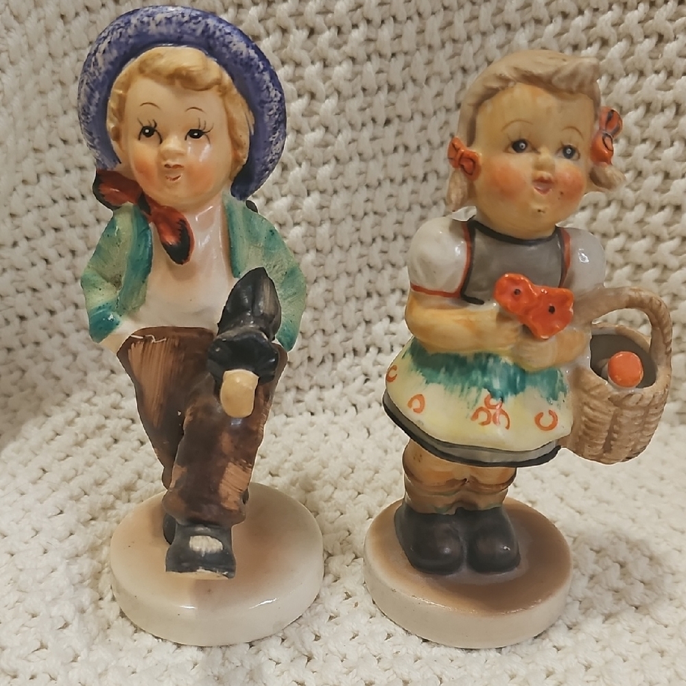 Charming Ceramic Figurine Set - Boy and Girl with Basket